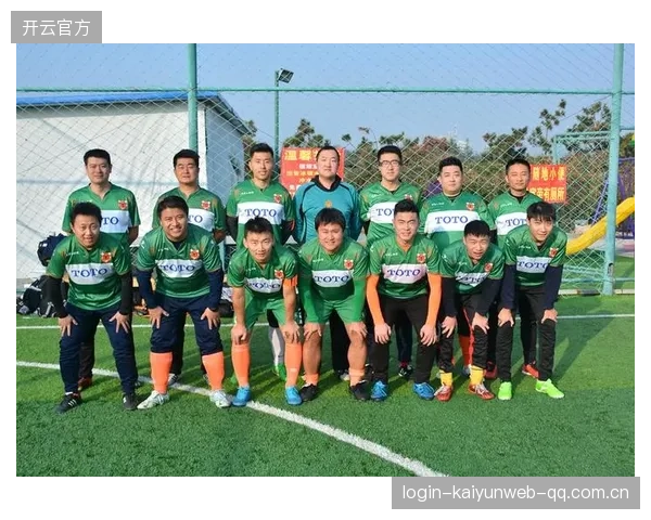 青岛海牛底线虚晃让全场沸腾：一场足球魅力的精彩演绎